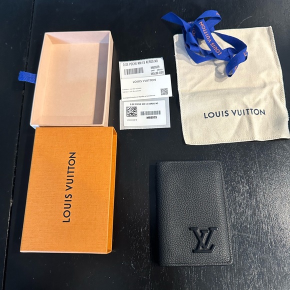 Used in excellent condition LV card holder leather- 100% authentic - Picture 3 of 4